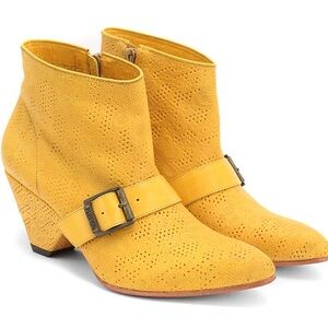 John Fluevog Purpose Determination Yellow Ankle Boot Women Size 9